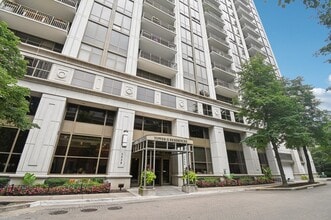 Building Photo - 1335 S Prairie Ave