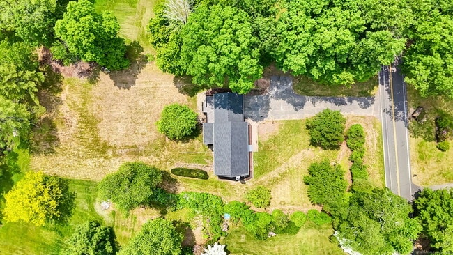 Building Photo - 890 Copper Hill Rd