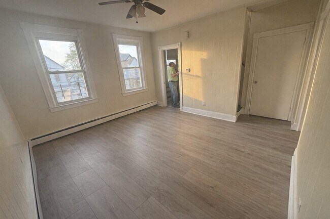 Foto del edificio - 446 Baker Pl