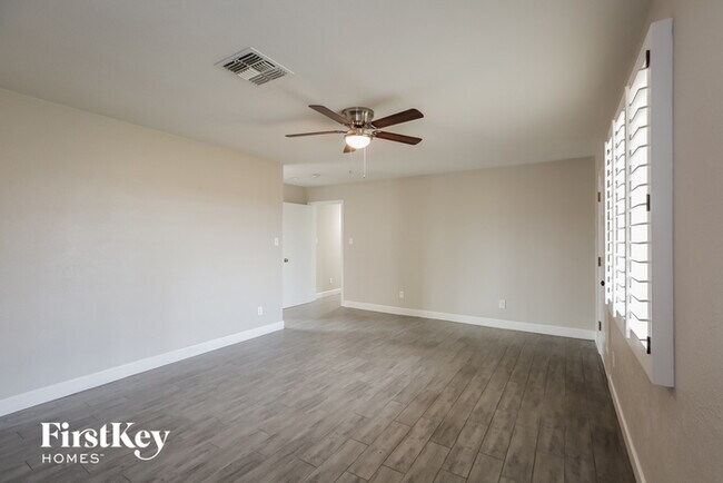 Foto del edificio - 4037 N 18th Dr
