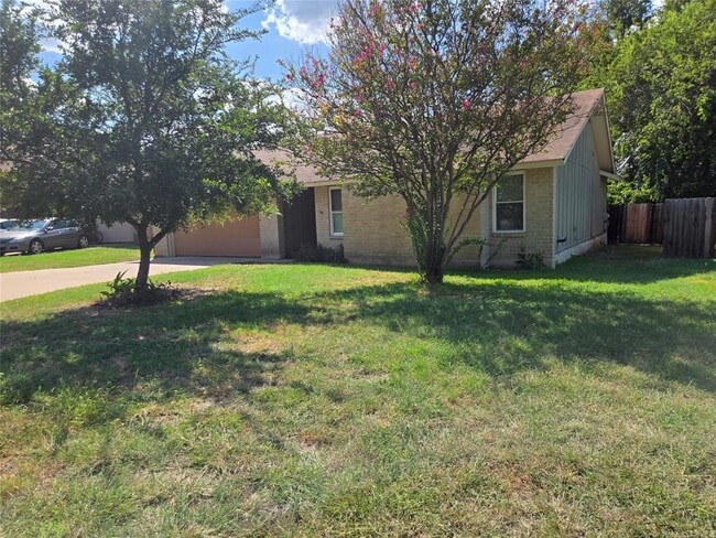 Foto del edificio - 6704 Clubway Ln