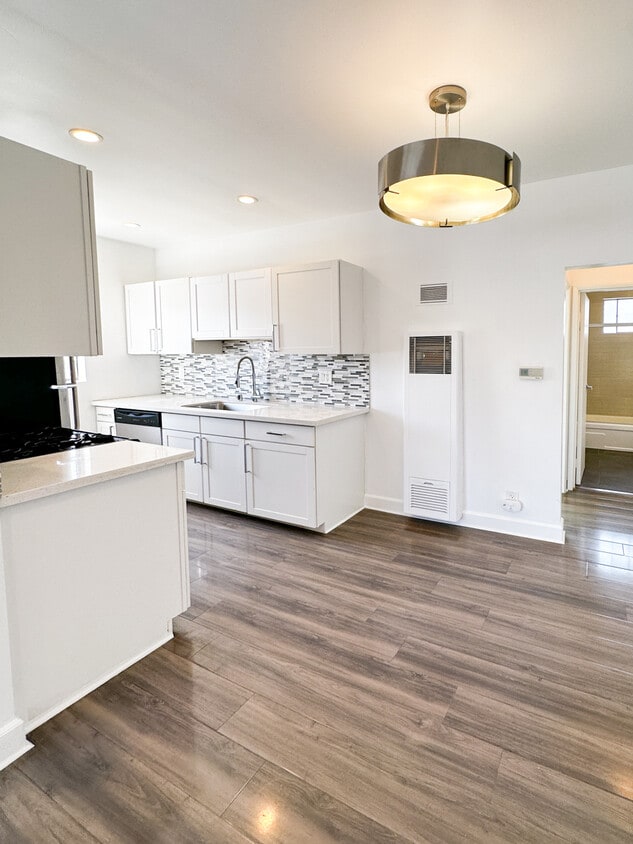 Foto principal - 319 Heliotrope Dr