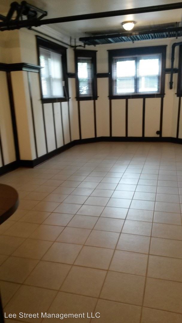 Foto del edificio - 7516 N Eastlake Ter