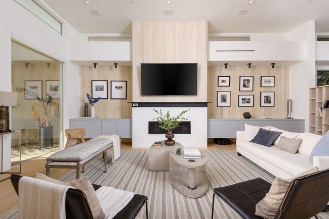 Building Photo - 2218 Glencoe Ave