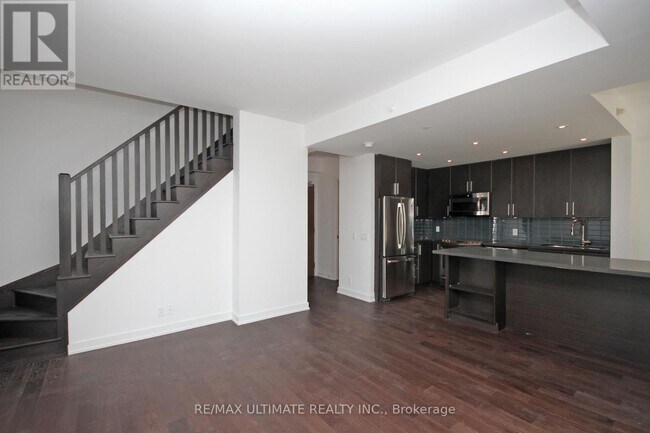 Building Photo - 2212 Lake Shore Blvd W