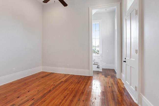 Foto del edificio - Spacious Uptown 2BR/2.5BA in Restored Mansion w/ GATED OFF STREET PARKING