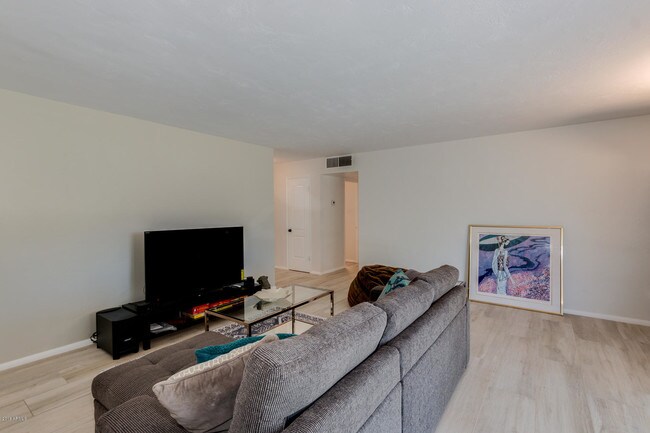 Foto del edificio - 7514 E Hazelwood St
