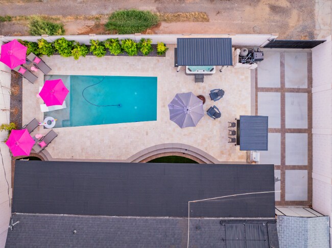 Foto del edificio - 8201 E Mitchell Dr