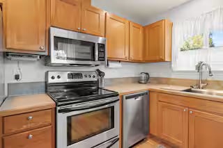 Building Photo - 763 18th St NE