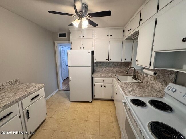 Building Photo - 2054 Holly Oaks River Dr
