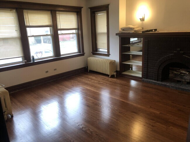 Living Room - 3636 N Troy St