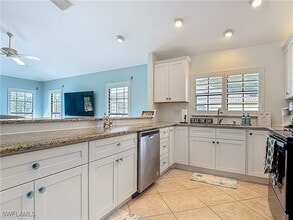Building Photo - 1342 Park Lake Dr