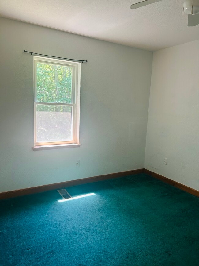 Twin beds - 22 Ridge Rd