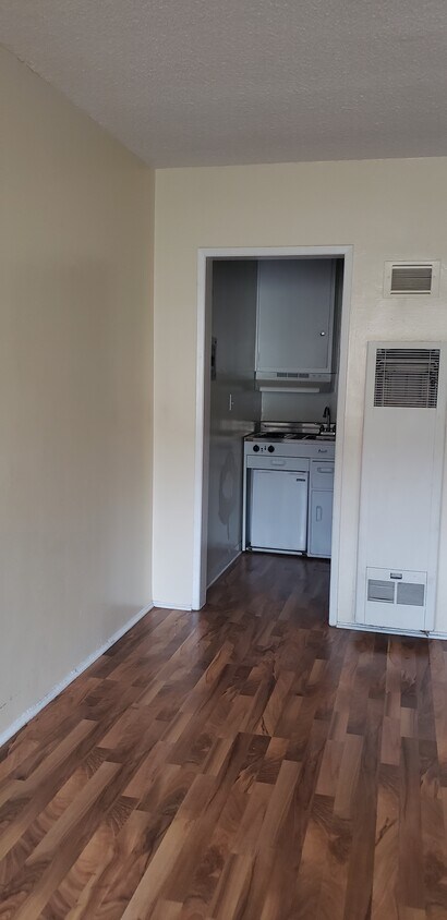 Foto principal - 9622 Alwood Ave
