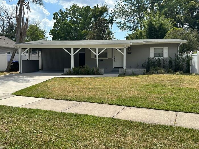 Primary Photo - Beautiful 3 bedroom, 2 bath home located i...