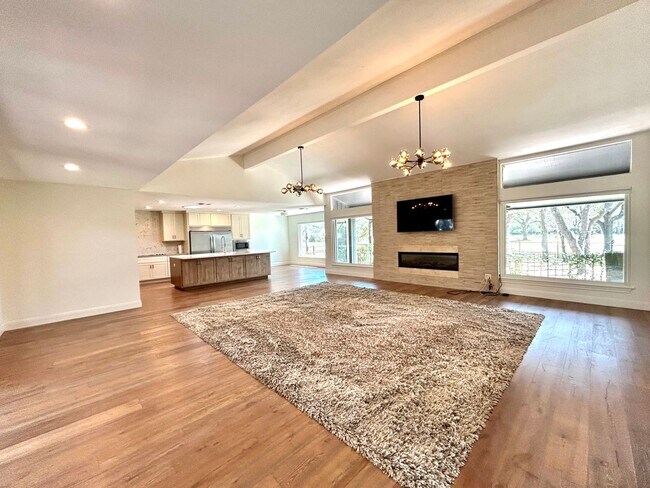 Building Photo - 9108 Balcones Club Dr