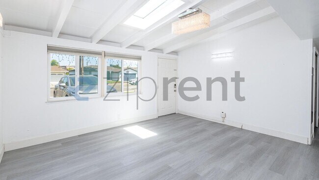 Building Photo - Unit