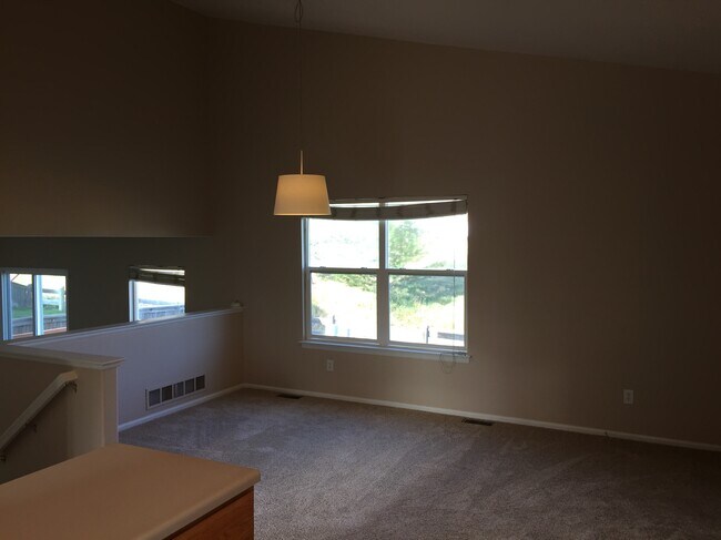 Building Photo - 9765 Gatesbury Circle