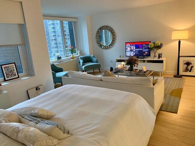 Foto del edificio - 322 W 57th St