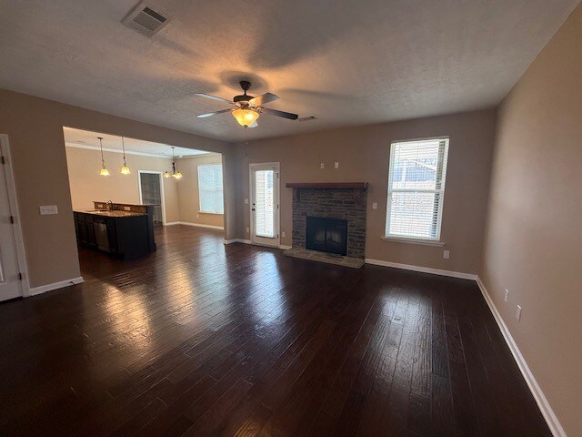 Foto del edificio - 479 Sebastian Dr