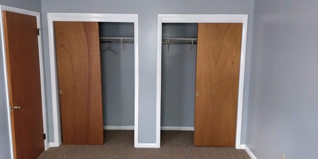 Building Photo - Spacious Pet Friendly 1 Bedroom with AC