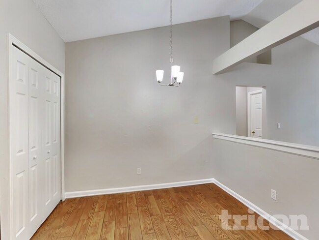 Foto del edificio - 3099 Wavering Ln