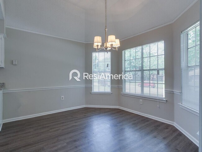 Building Photo - Completely Renovated Home!