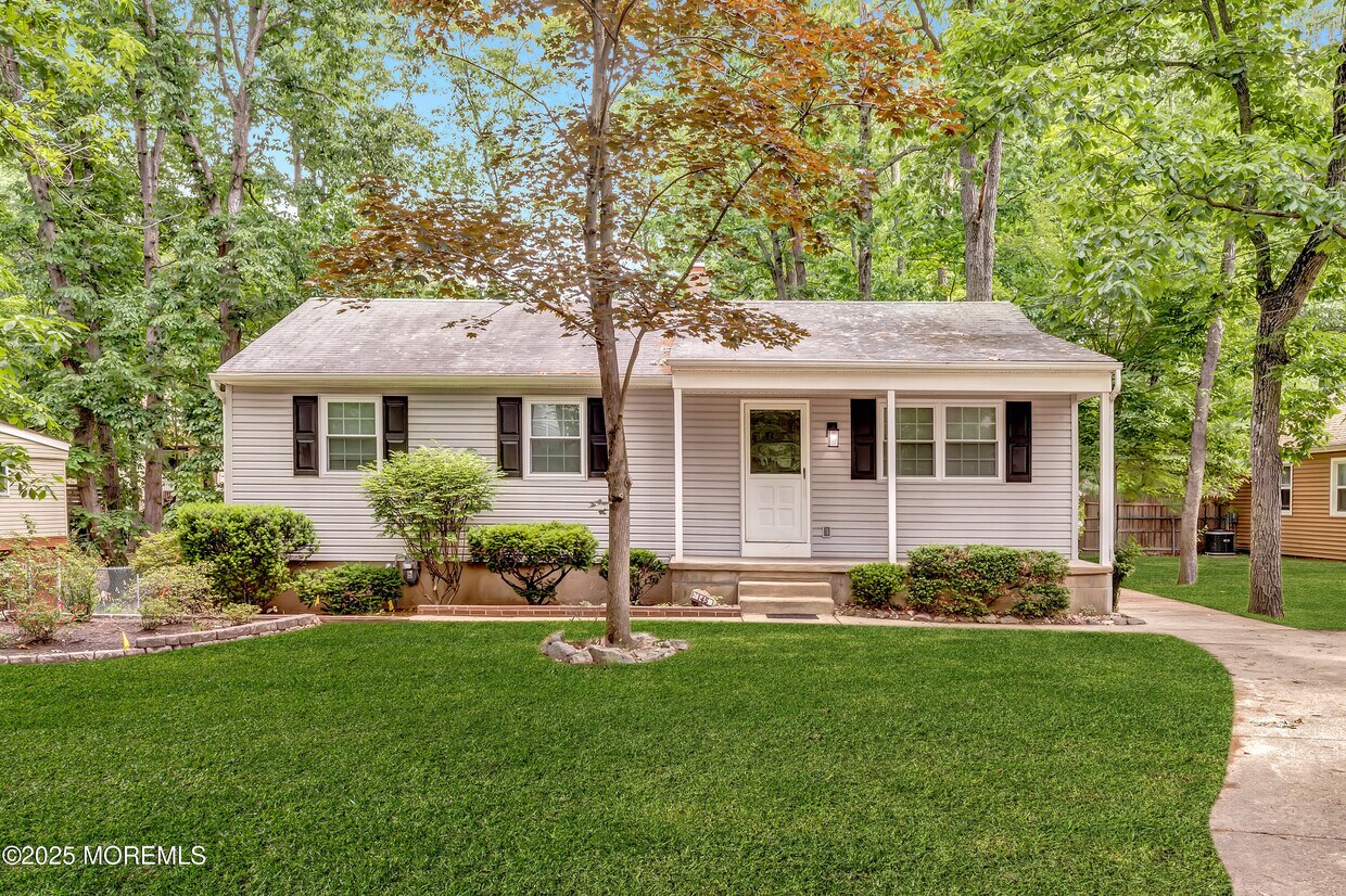 Foto principal - 145 W Woodburn Ave