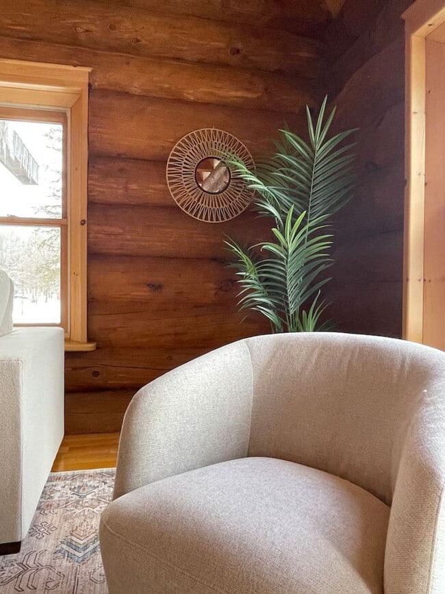 Building Photo - 304 Chem. du Pont Rouge