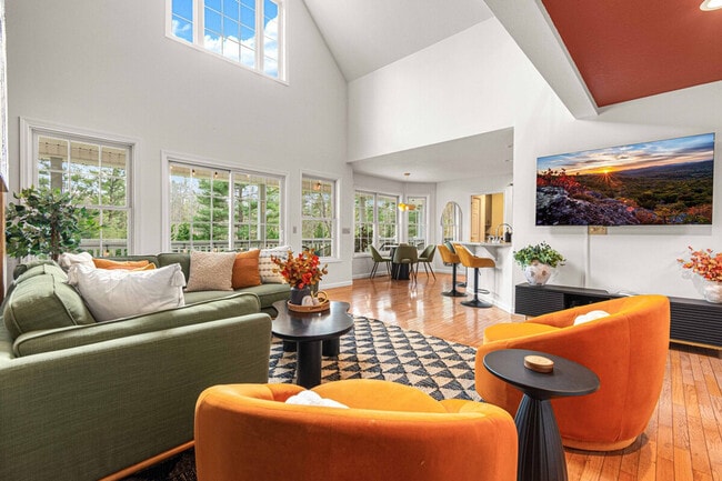 Foto del edificio - 535 Brook Knoll Cir