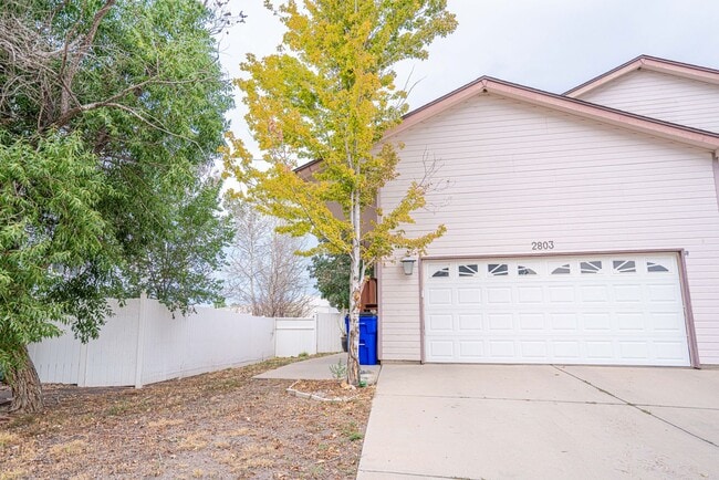 Foto del edificio - 5 Bedroom 3 Bath paired home in Greeley