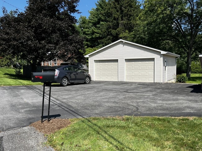 Building Photo - 101 Bathgate Dr