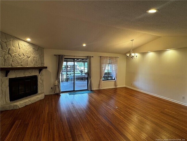 Foto del edificio - 6739 Irongate Dr