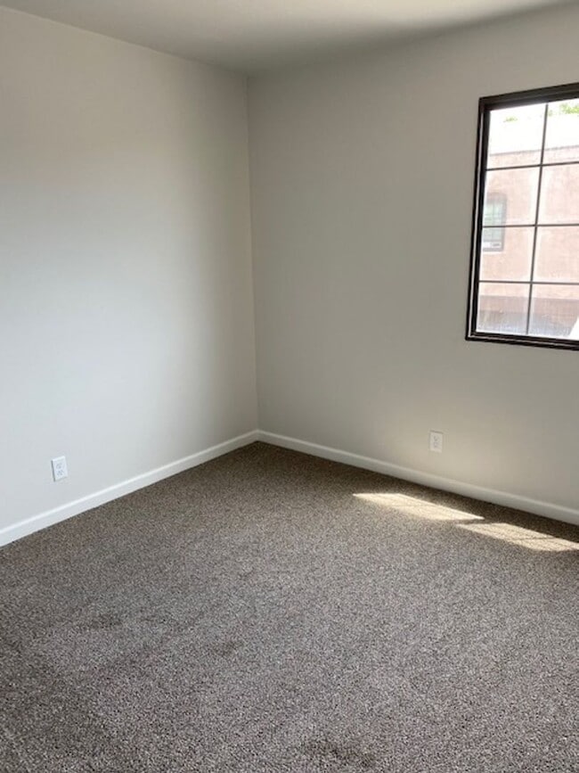 Building Photo - ALL PROSPECTIVE TENANTS MUST SUBMIT A $58 ...