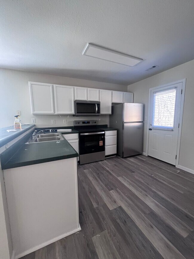 Foto del edificio - 1715-1715 Hanover Blvd