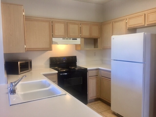 Building Photo - RB 2 Br 2 BathPetOK+washer+Dryer All Appl 2 Prkg spots>TEXT 858-774-1574