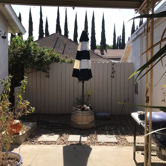 Building Photo - 237 Spring St