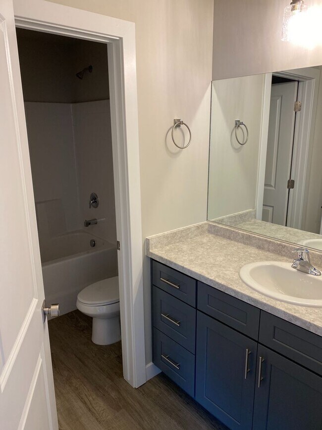 Building Photo - 3 Bedroom 2.5 Cedar Bend Unit