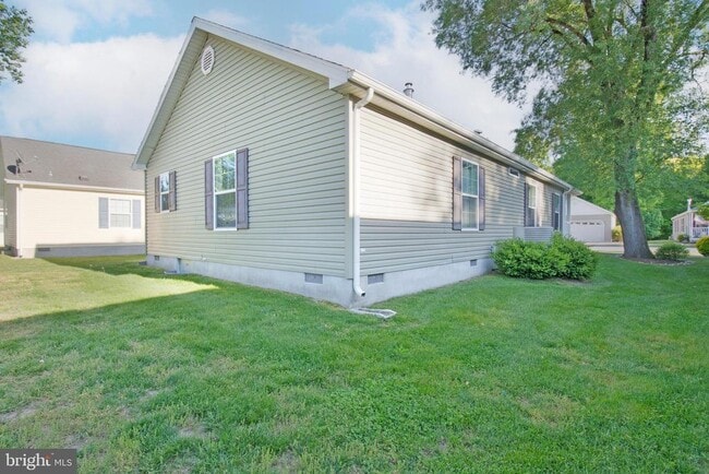 Building Photo - 121 Bluebell Dr