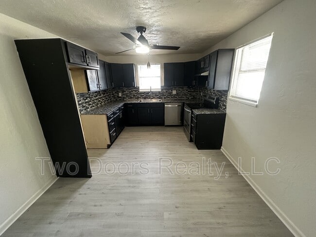 Building Photo - 1206 N Markwell Ave