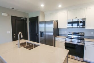 Building Photo - 2010 Legacy Ln