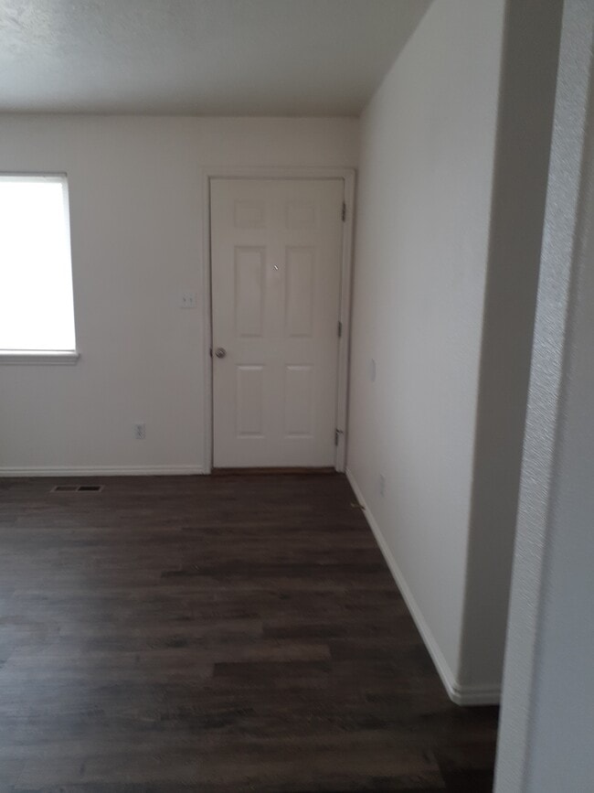 Living room - 4616 N Tumbleweed Dr