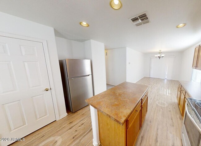 Foto del edificio - 3643 E Constitution Dr