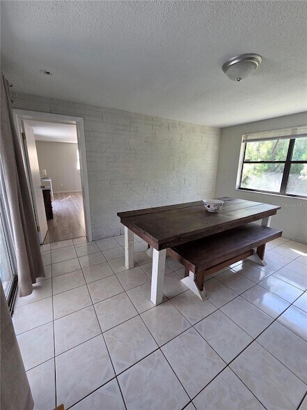 Building Photo - 1838 Solar Dr