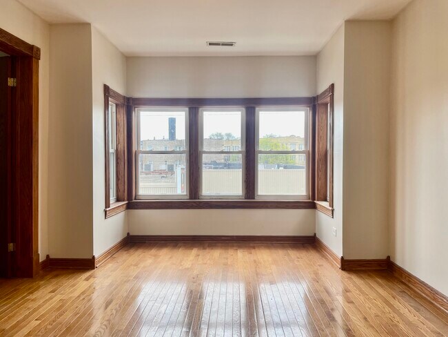 Foto del edificio - 3532 N Elston Ave