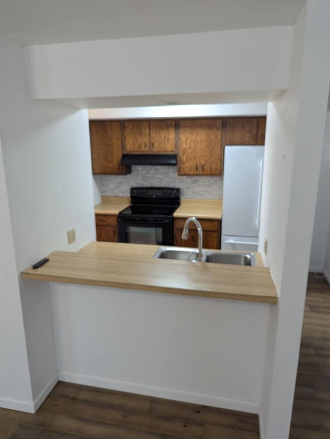 Building Photo - 108 Burwash Ave