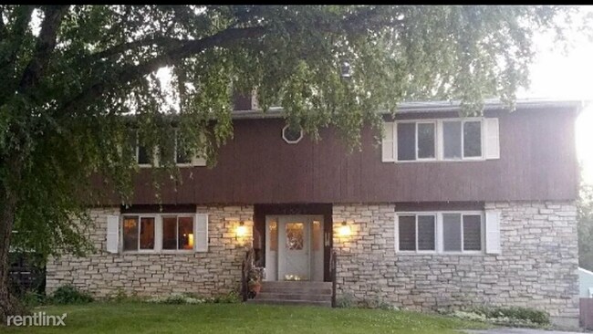 Building Photo - 1521 Oak Ridge Ln SE