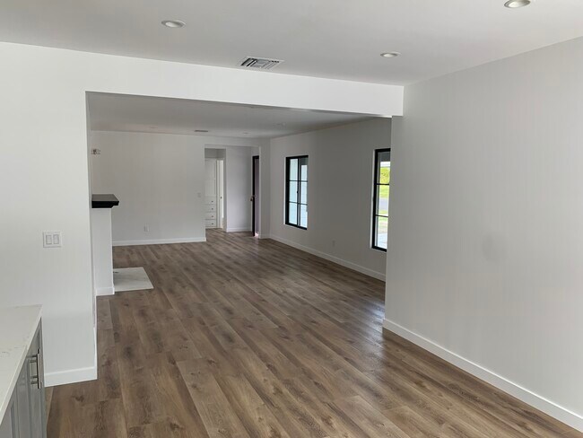 Foto del edificio - 12526 Hortense St
