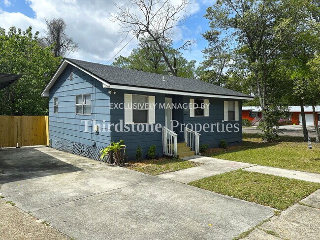 Building Photo - 6460 Lanark Ave