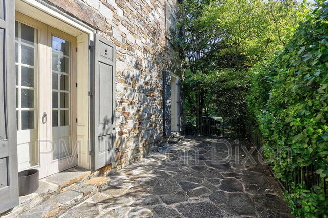 Foto del edificio - 5304 Springlake Way